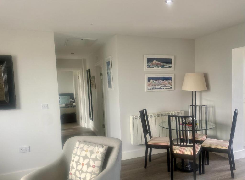 סנן 2 Bedroom Cottage Sleeps 4 With Hot-Tub, & Shared Pool Use מראה חיצוני תמונה